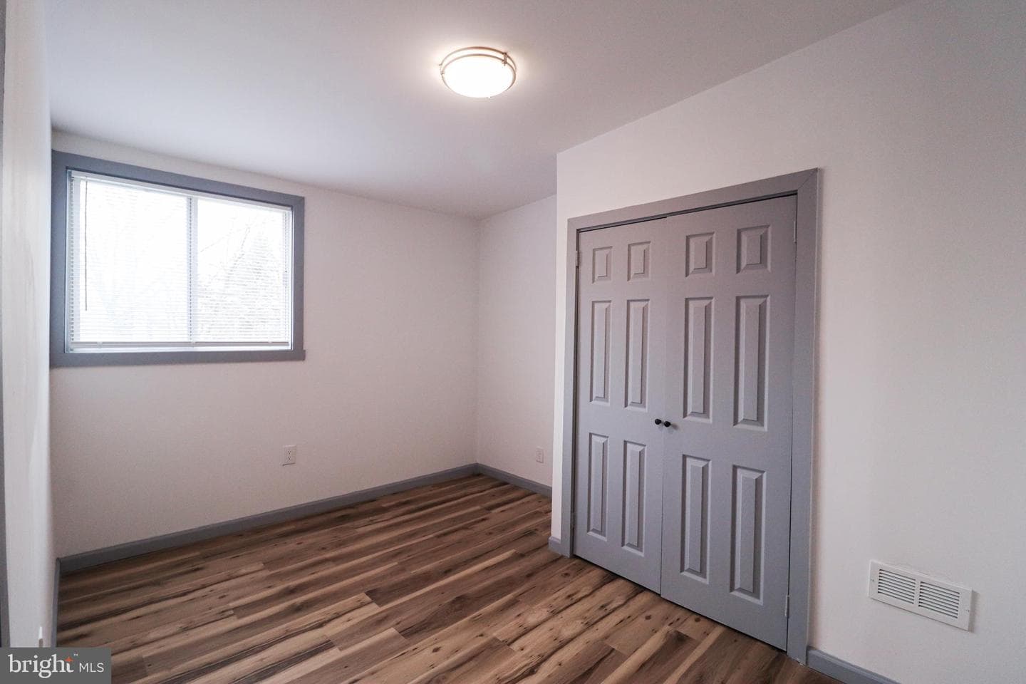 539 W King Street photo 34