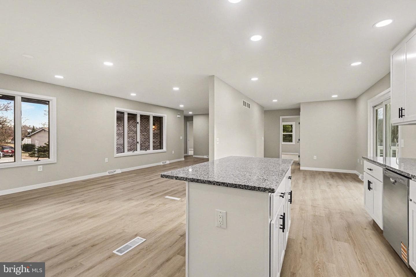 752 Collina Drive photo 3