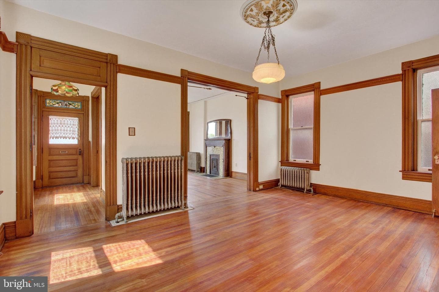 407 Carlisle Street photo 10
