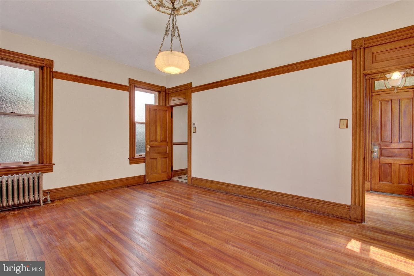 407 Carlisle Street photo 9