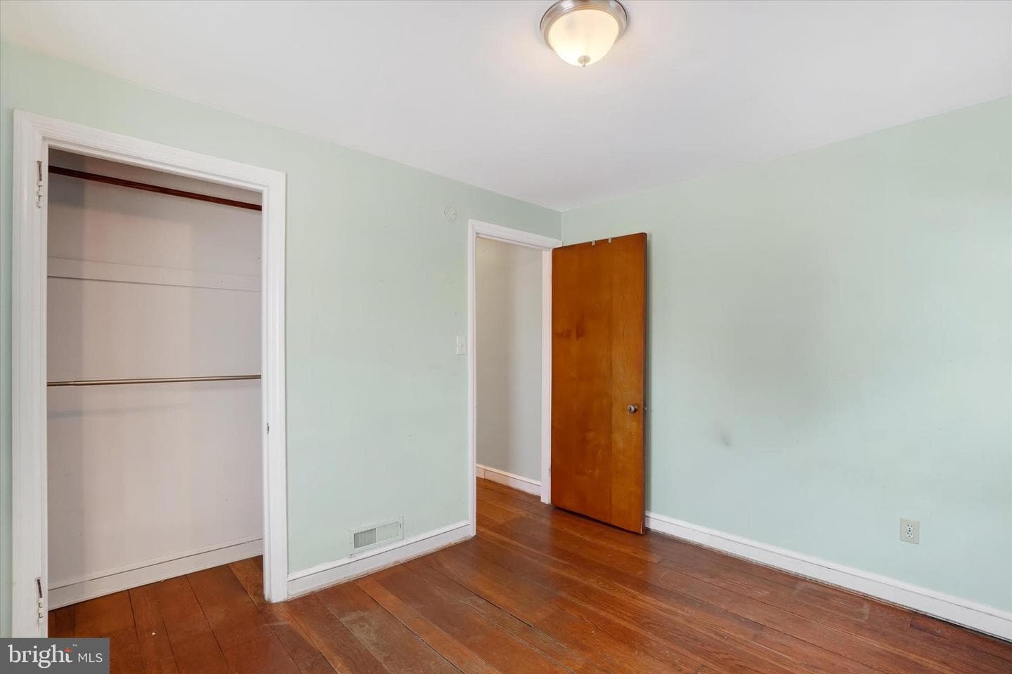 321 Fredrick Court photo 11