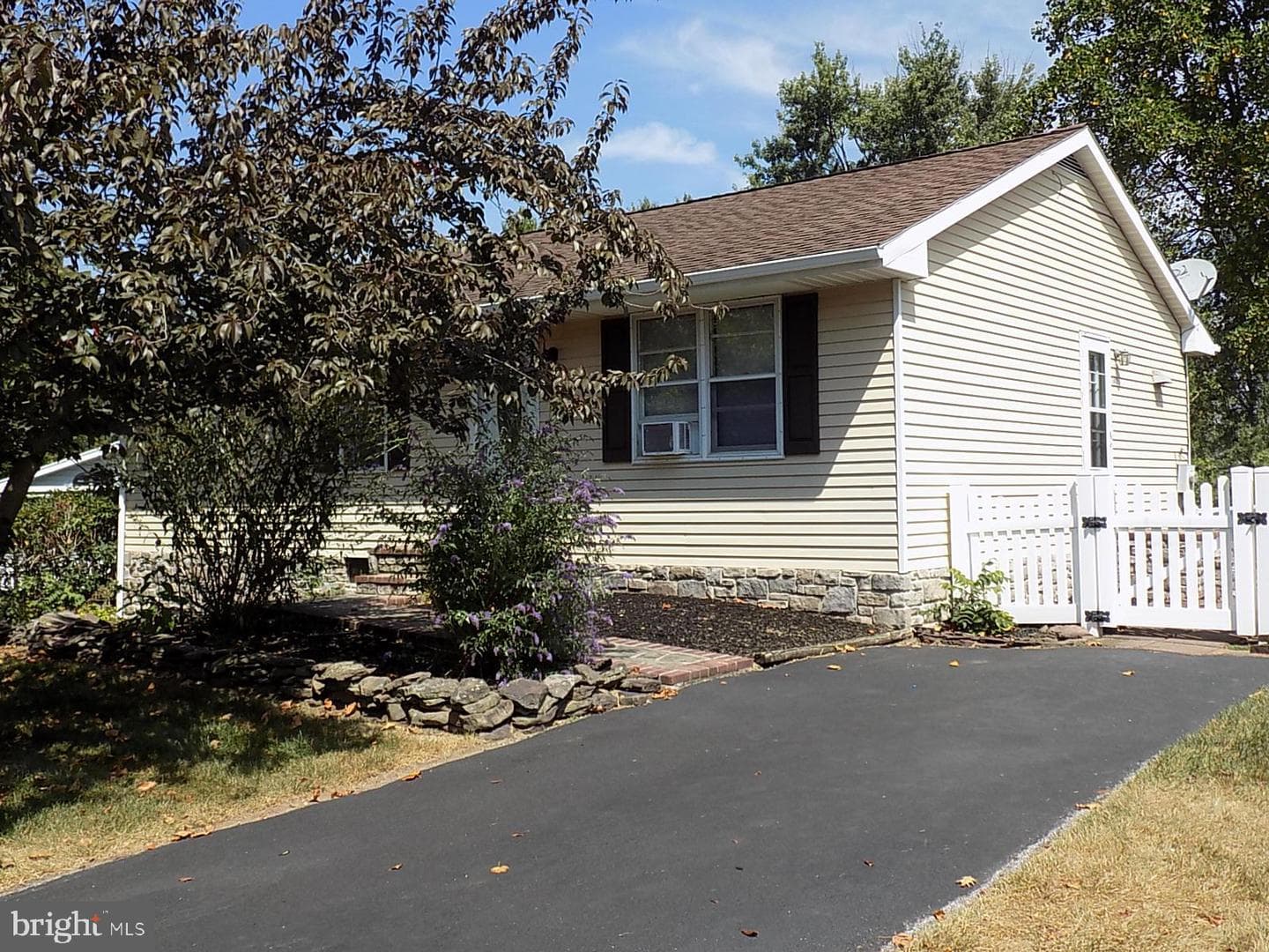 3425 Fox Ridge Court photo 2