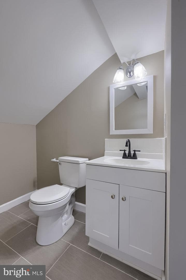 372 E Philadelphia Street photo 8