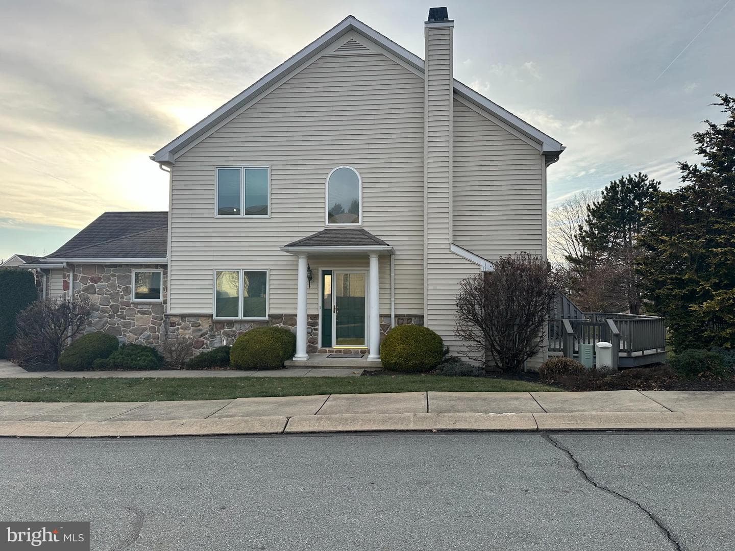 153 Fountain Drive photo 2