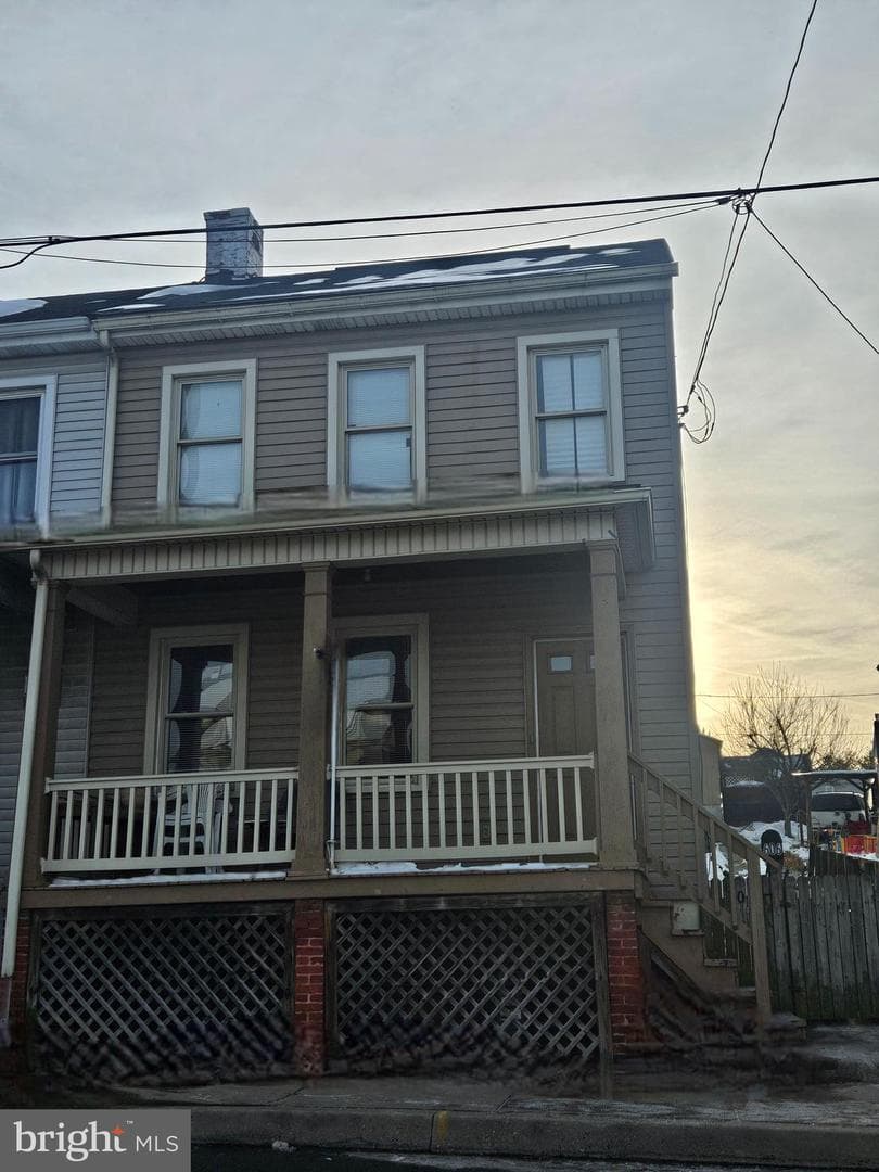 606 S Front Street photo 2