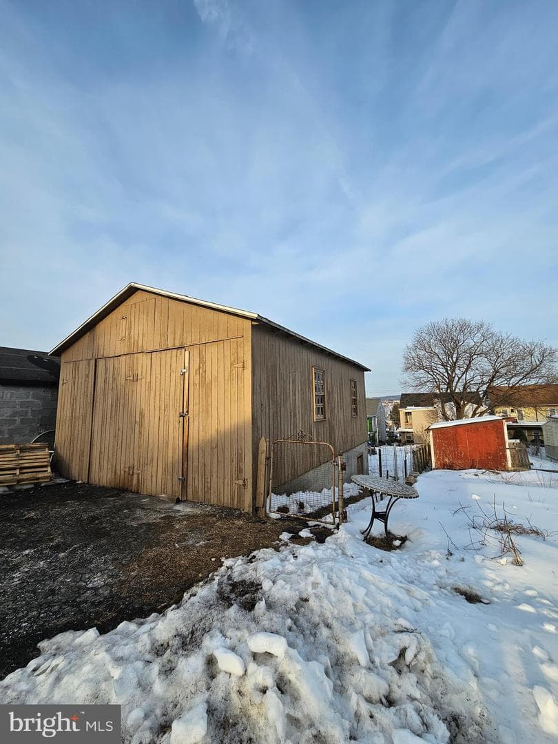 606 S Front Street photo 27