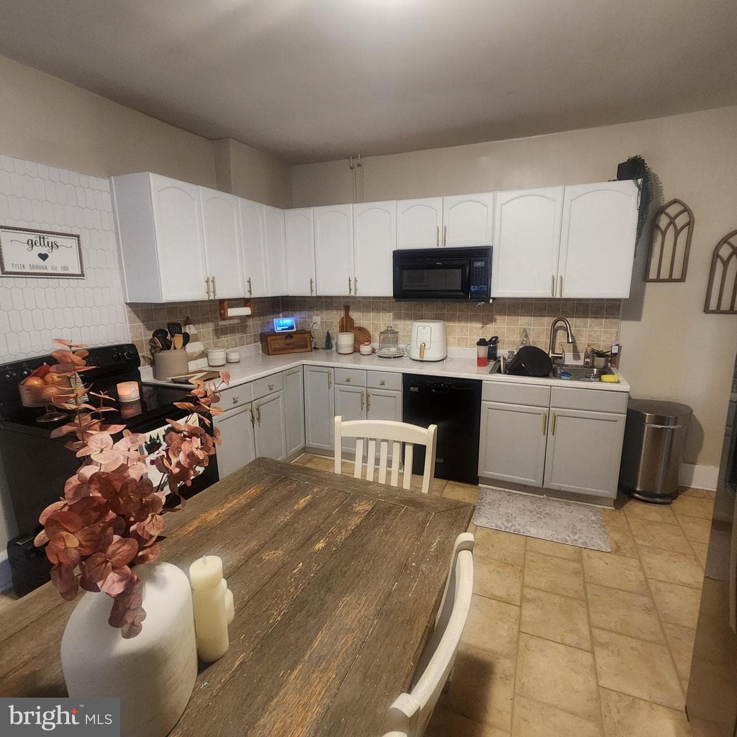 11 E Lancaster Street photo 17