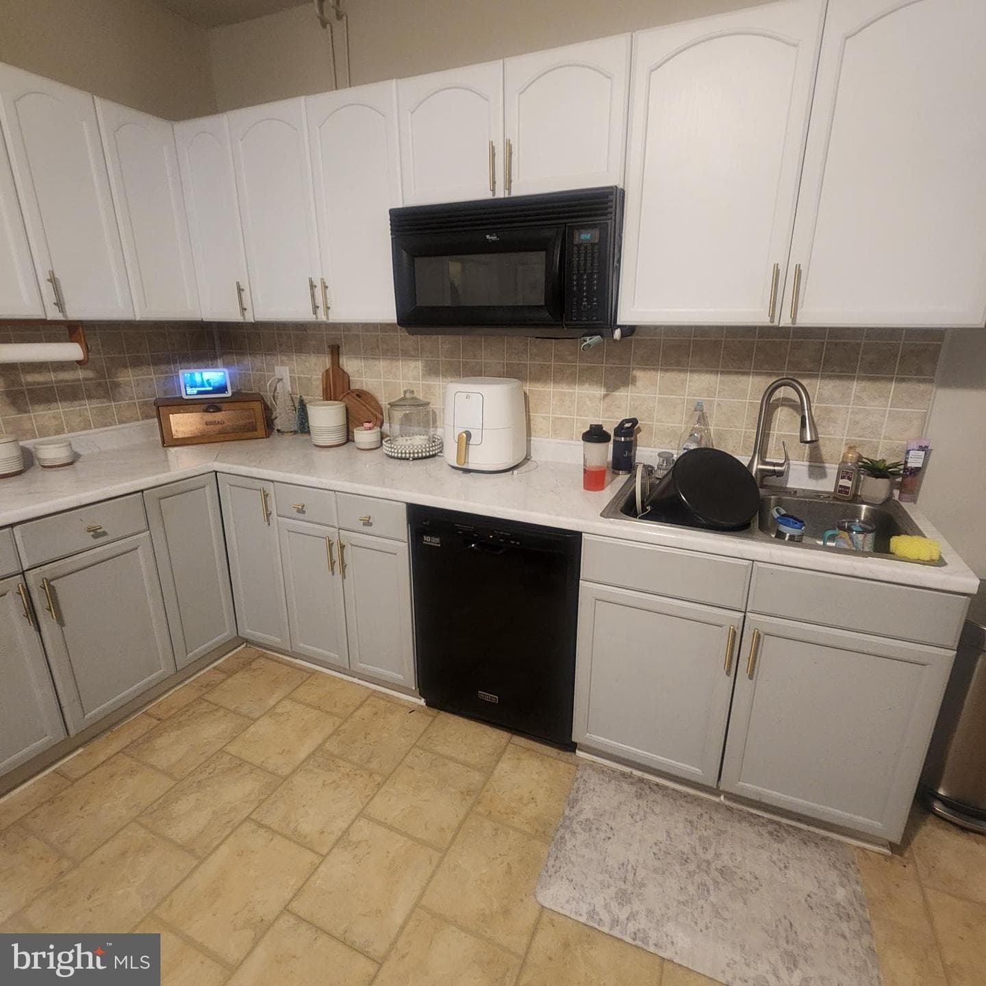 11 E Lancaster Street photo 18