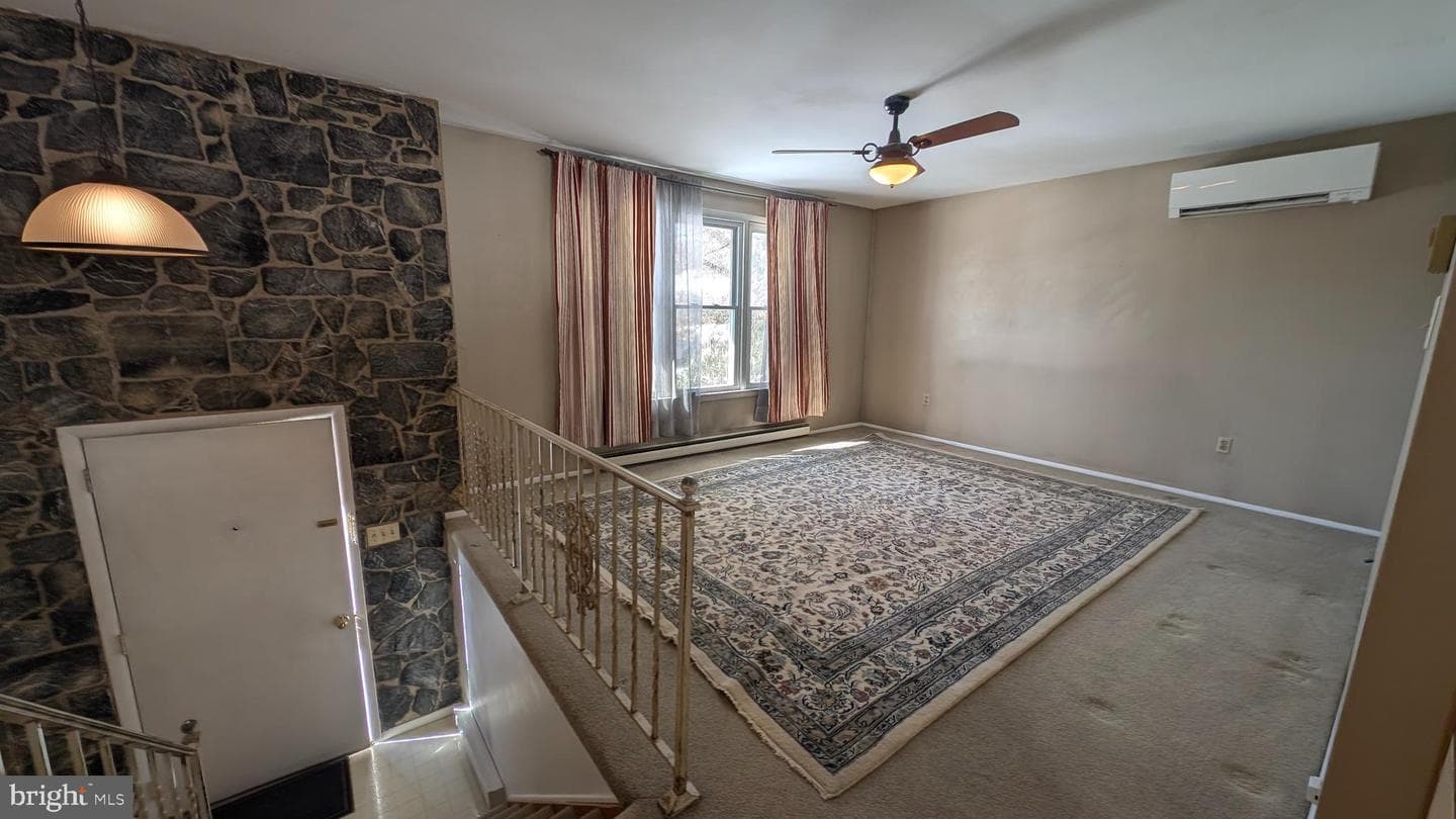 404 Hillside photo 2