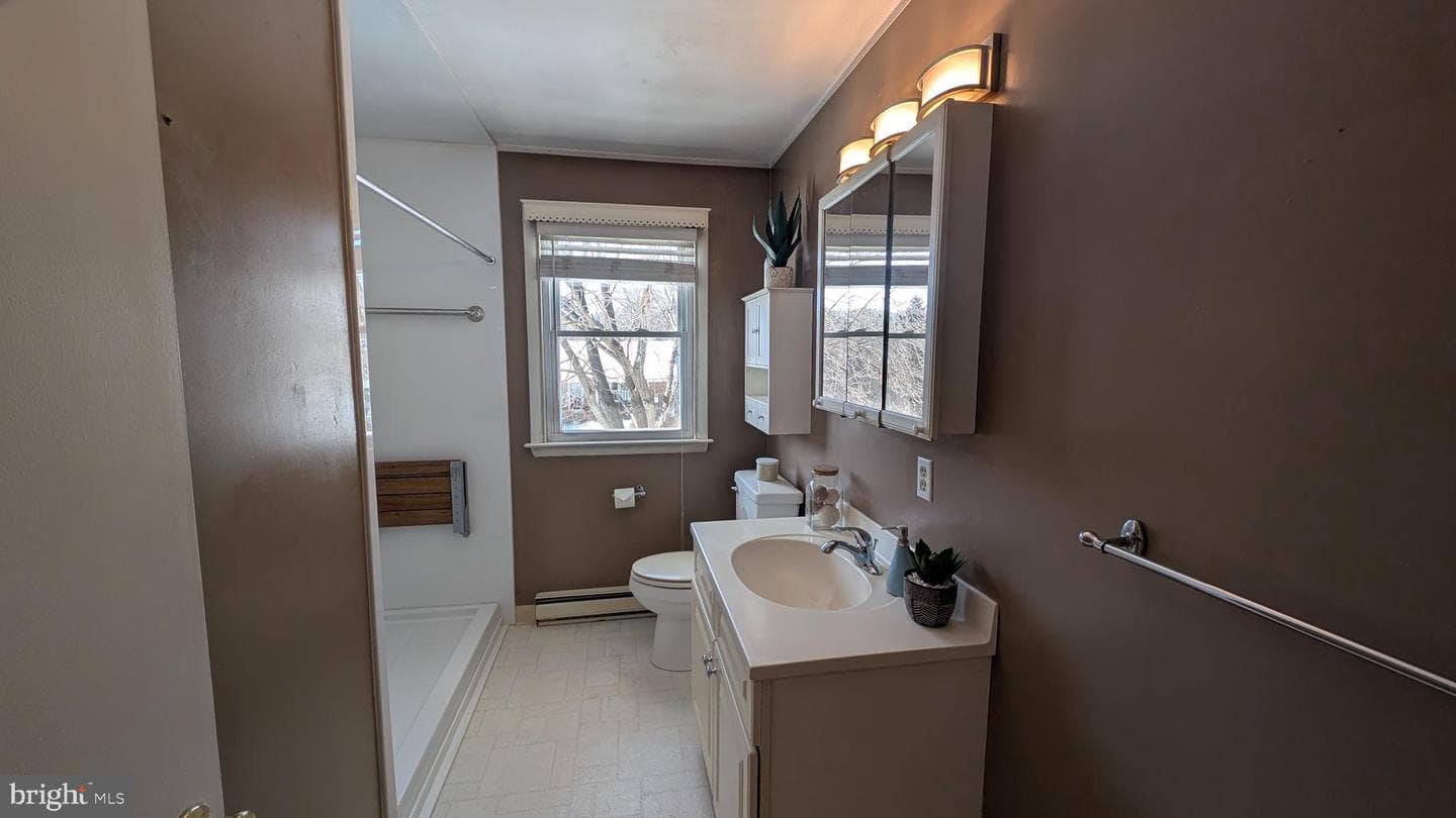 404 Hillside photo 9
