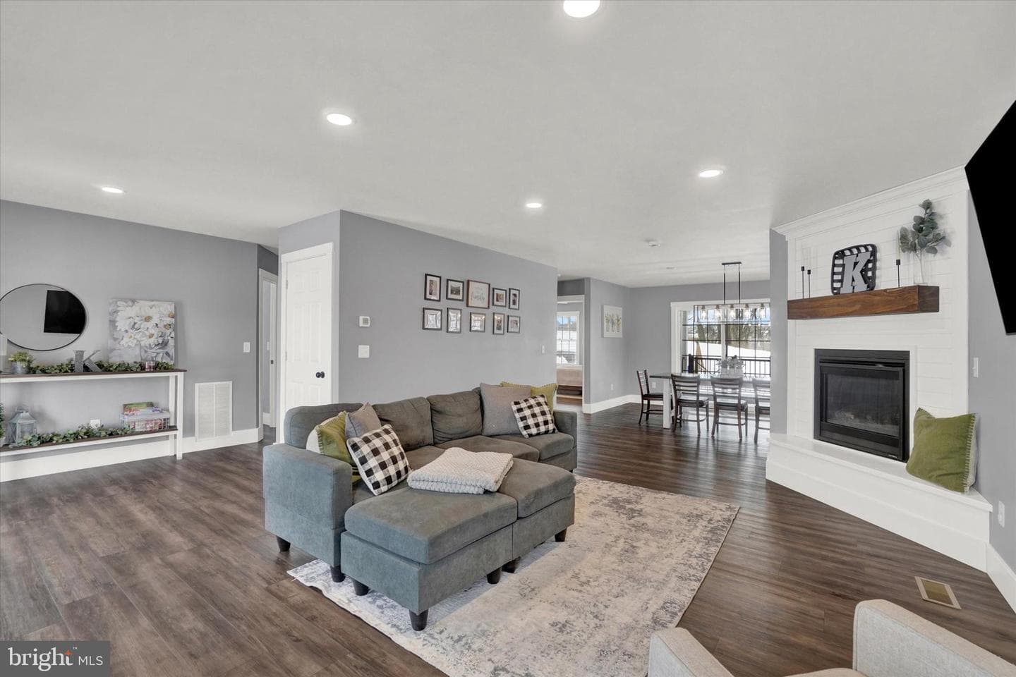 1048 Keller Road photo 5