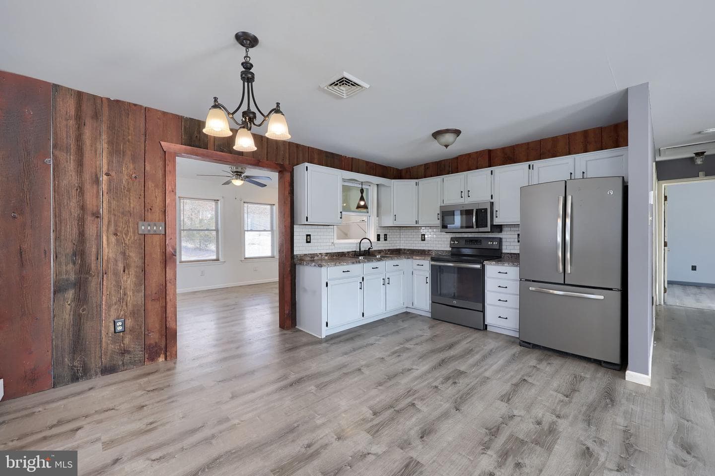 877 Richmond Road photo 13