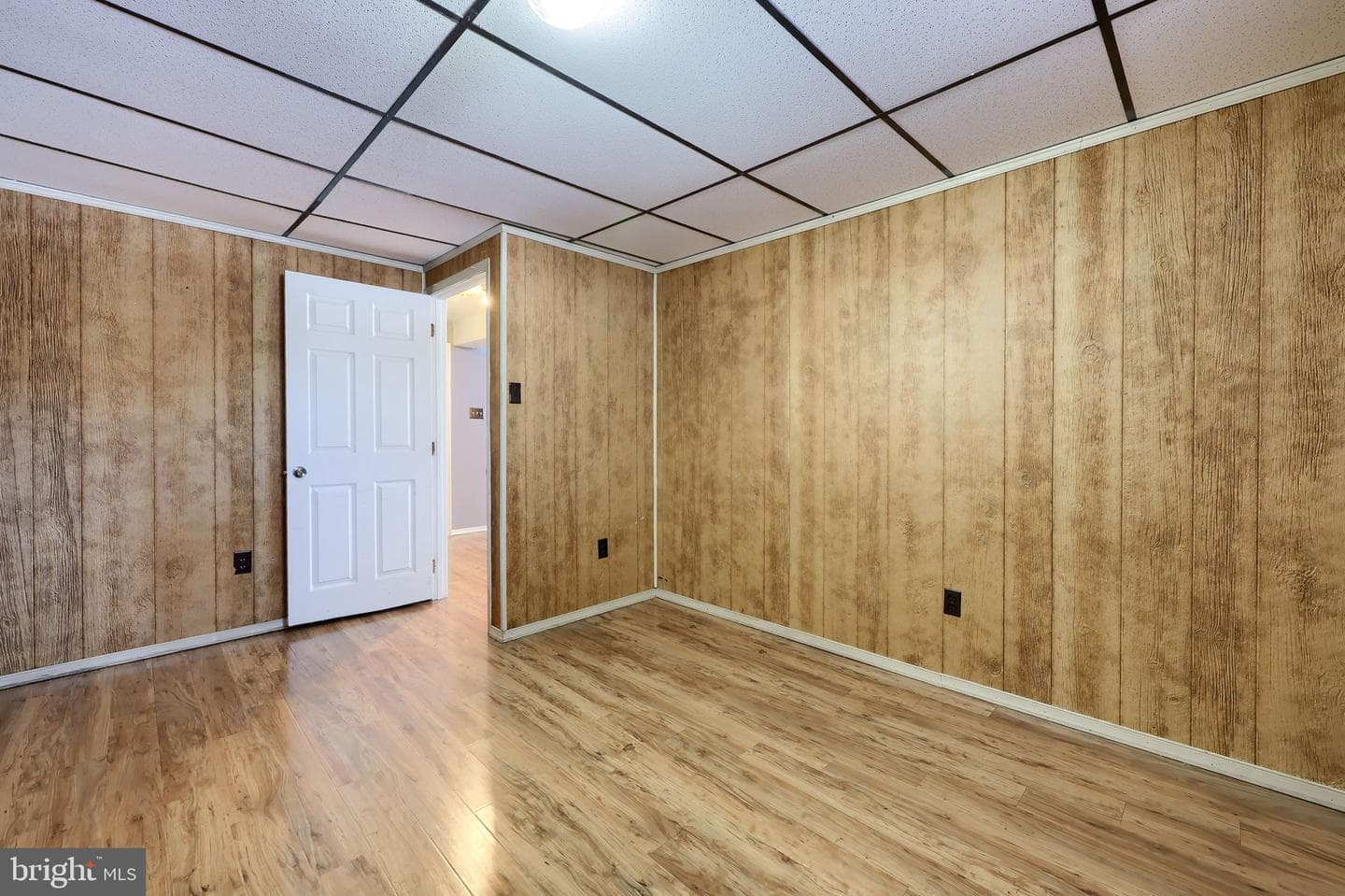 877 Richmond Road photo 29