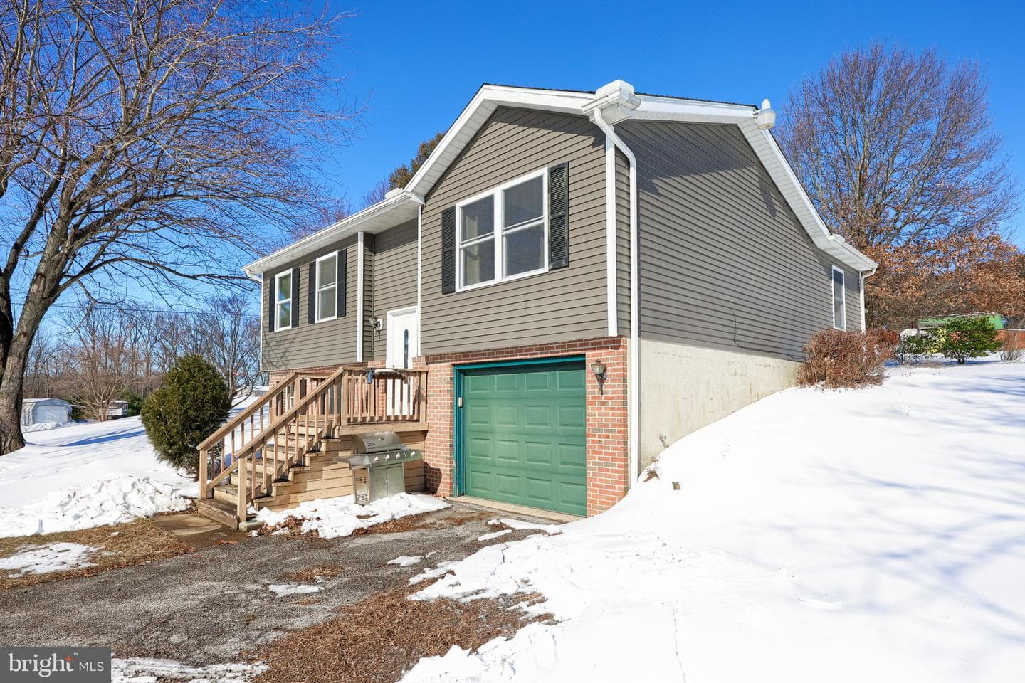 877 Richmond Road photo 3