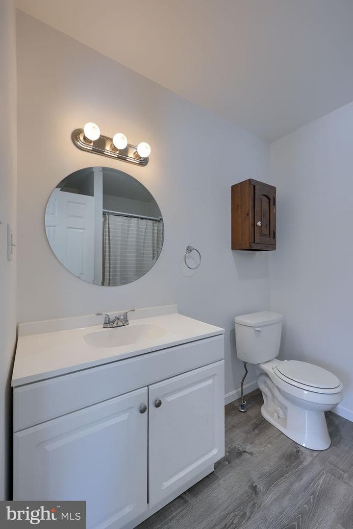 877 Richmond Road photo 31
