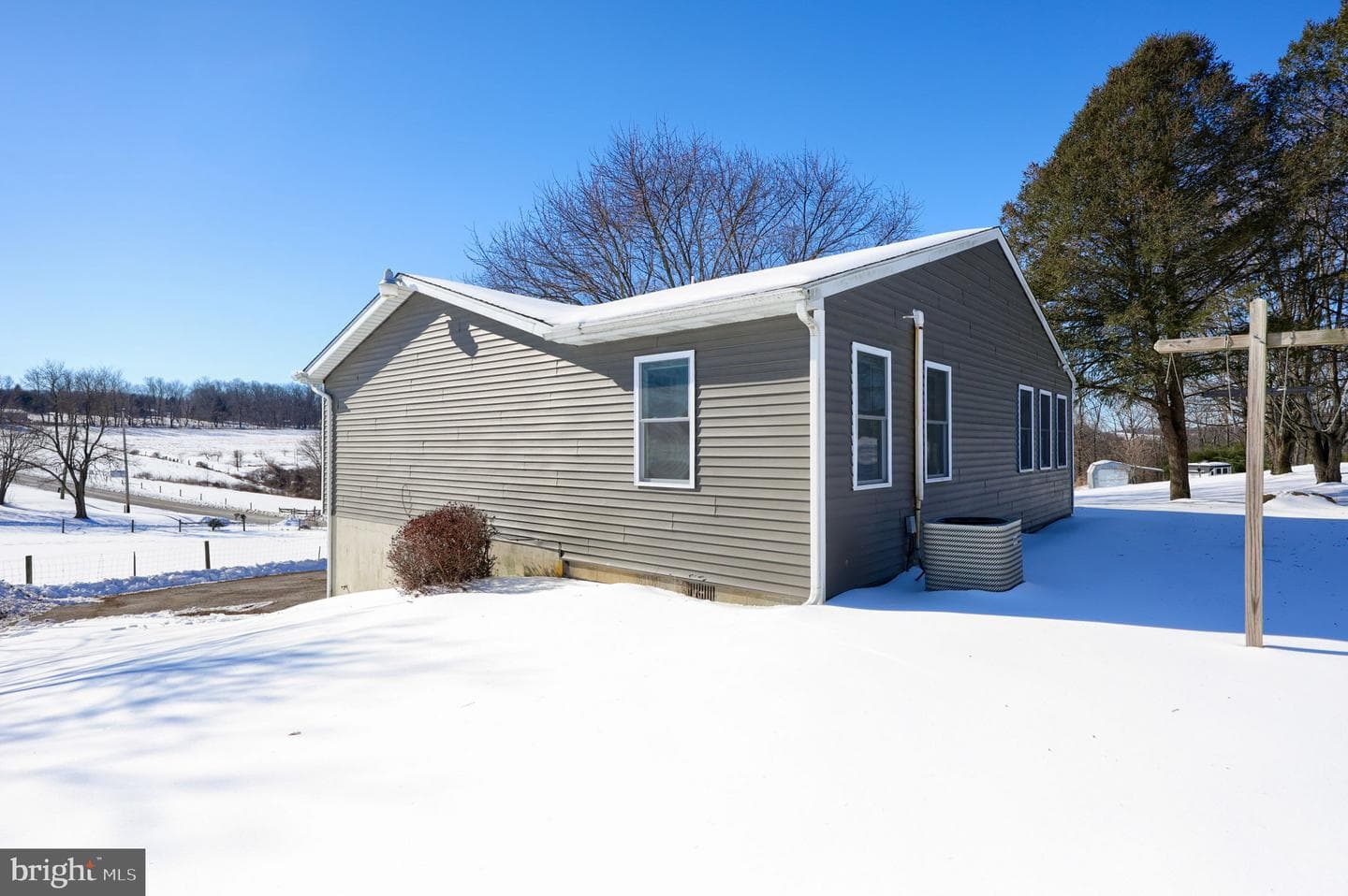 877 Richmond Road photo 33