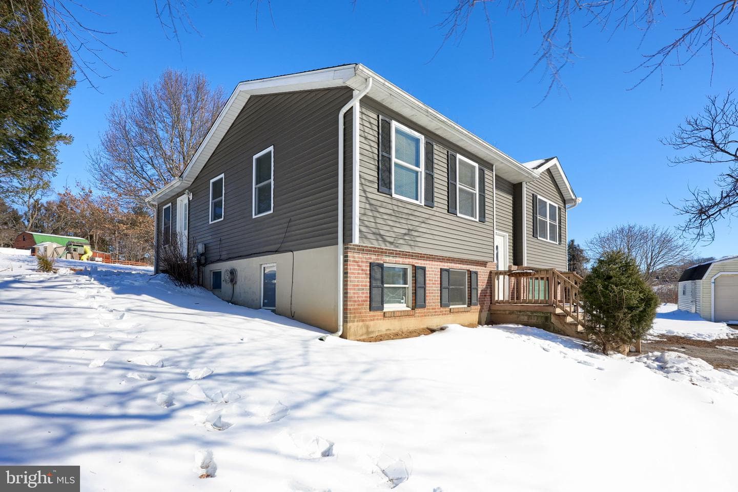 877 Richmond Road photo 4