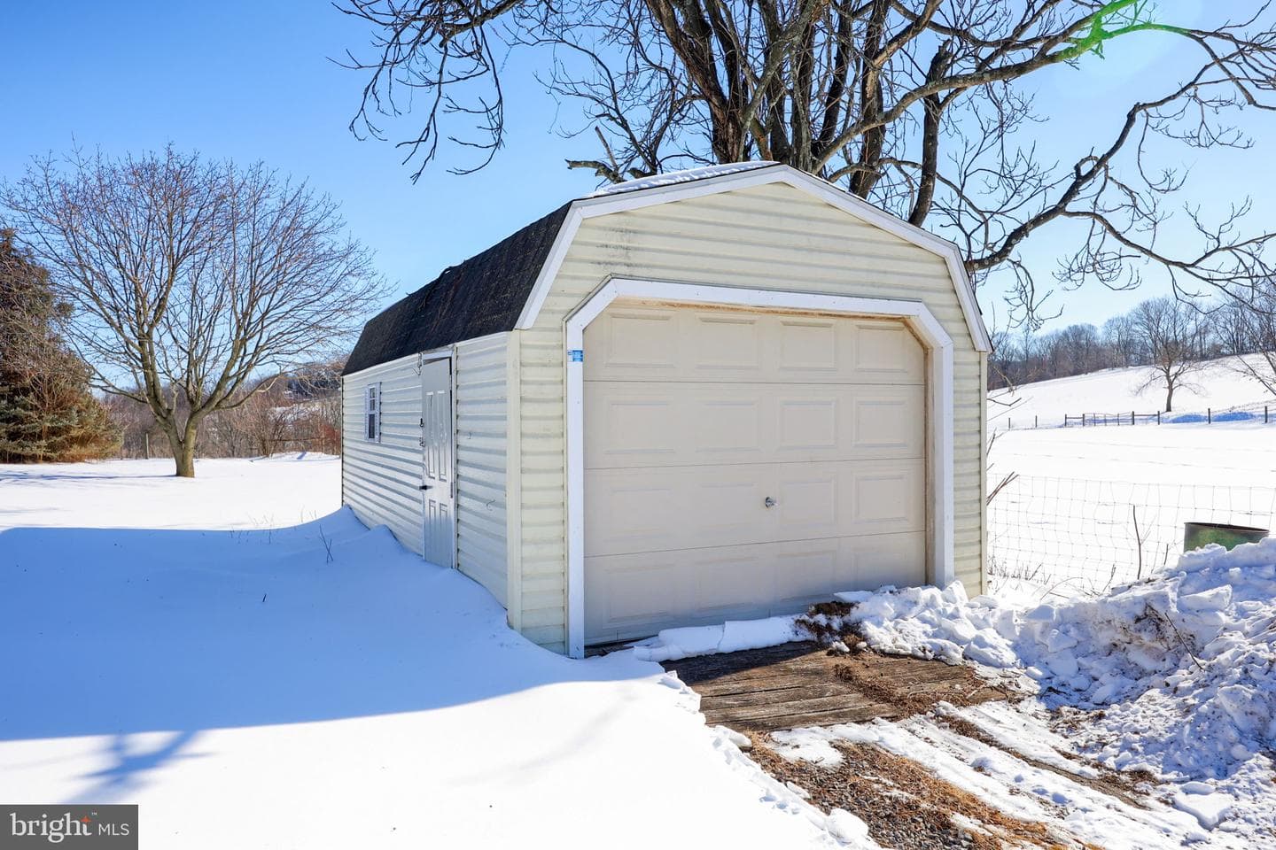 877 Richmond Road photo 40