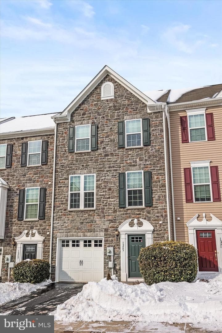 1265 Elderslie Lane photo 4