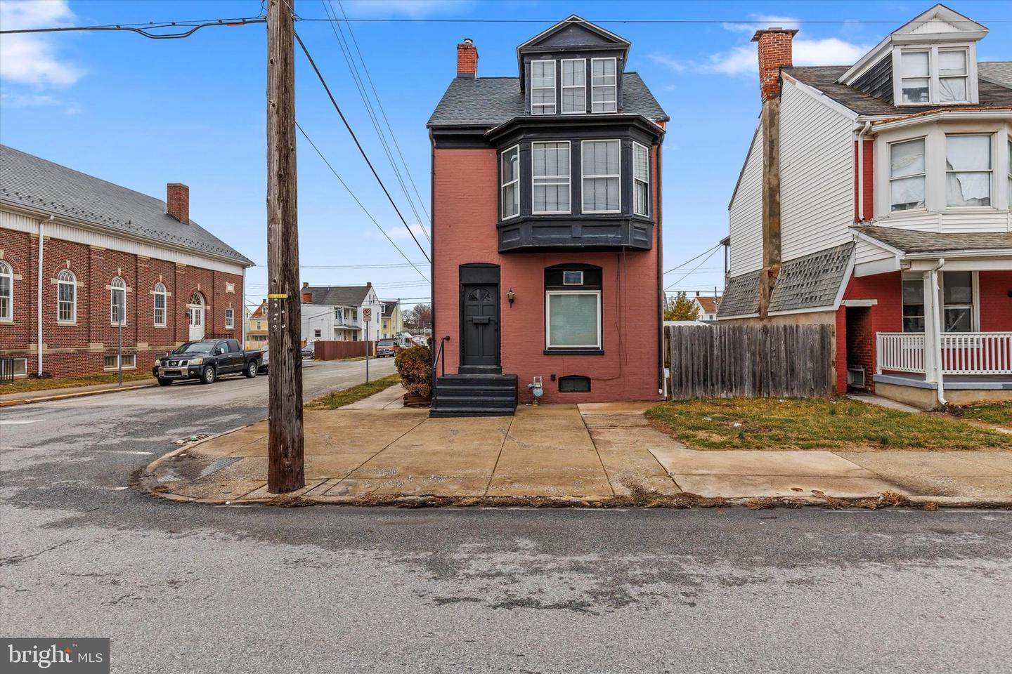 901 E Princess Street photo 1