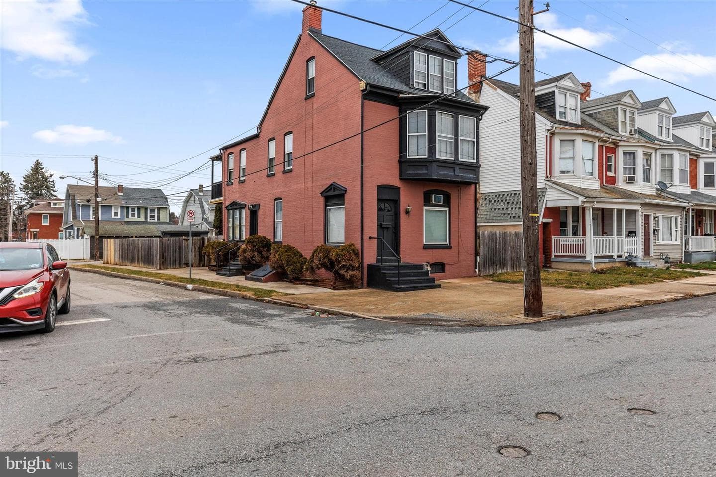 901 E Princess Street photo 2