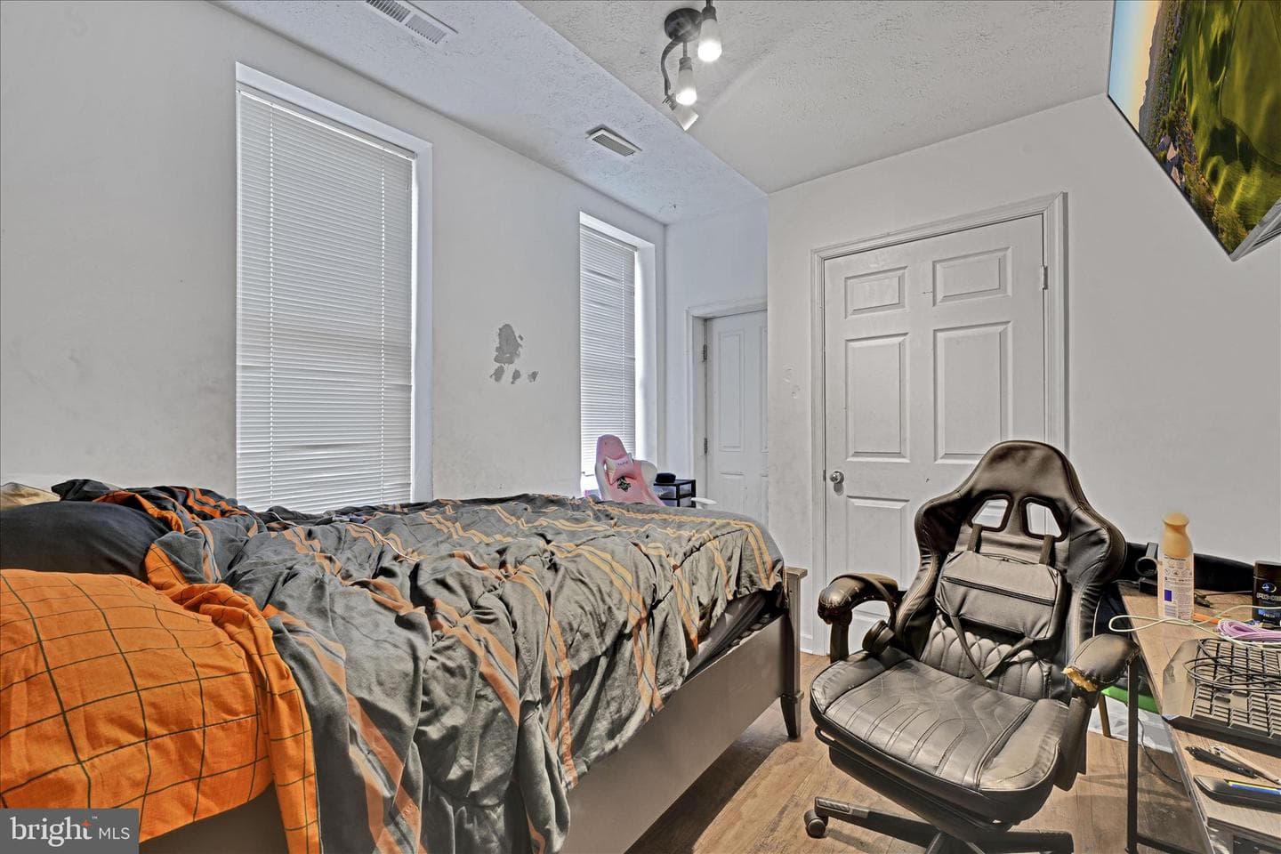 321 E Poplar Street photo 23
