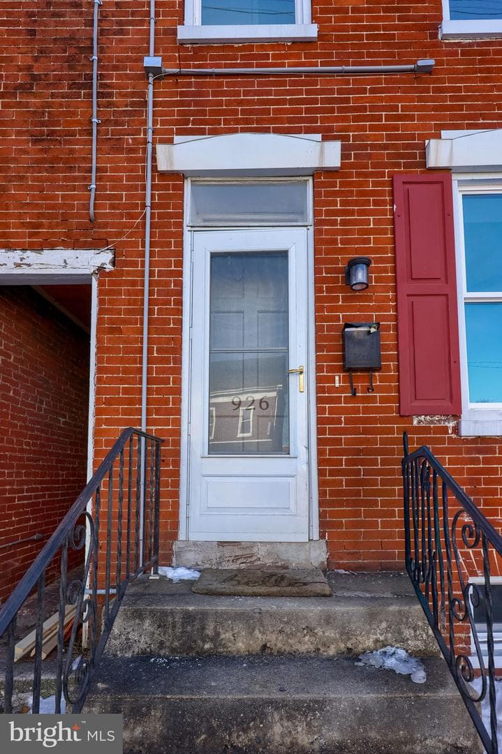 926 E Market Street photo 2