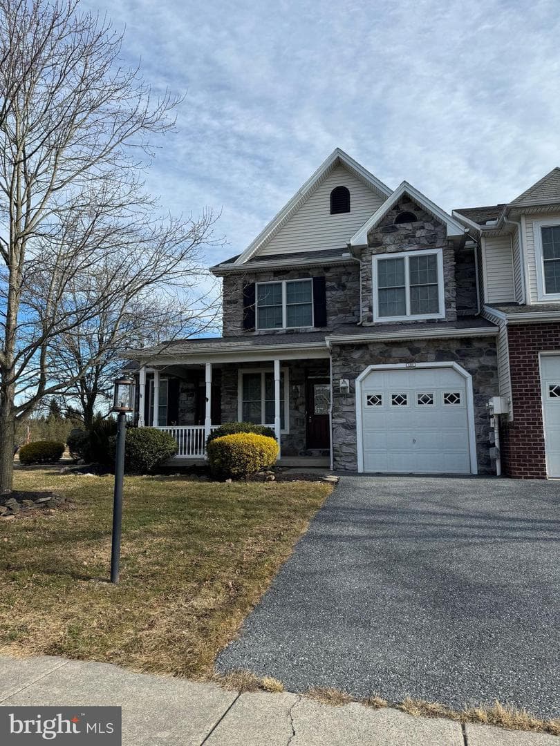 121 Scully Place photo 1