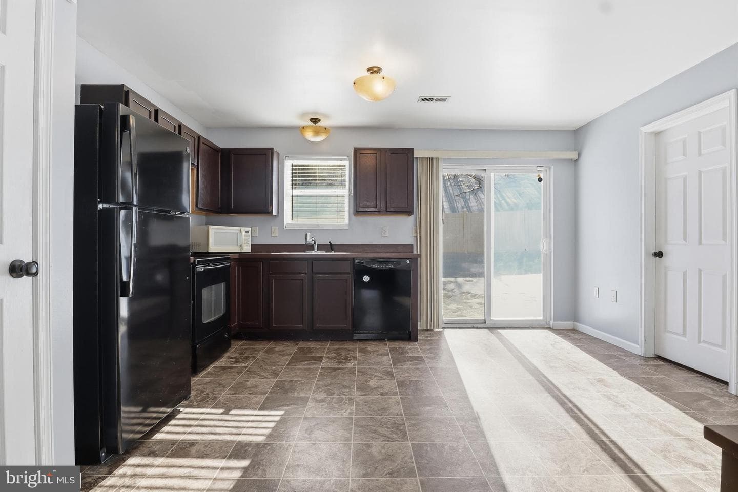370 Azalea Drive photo 9