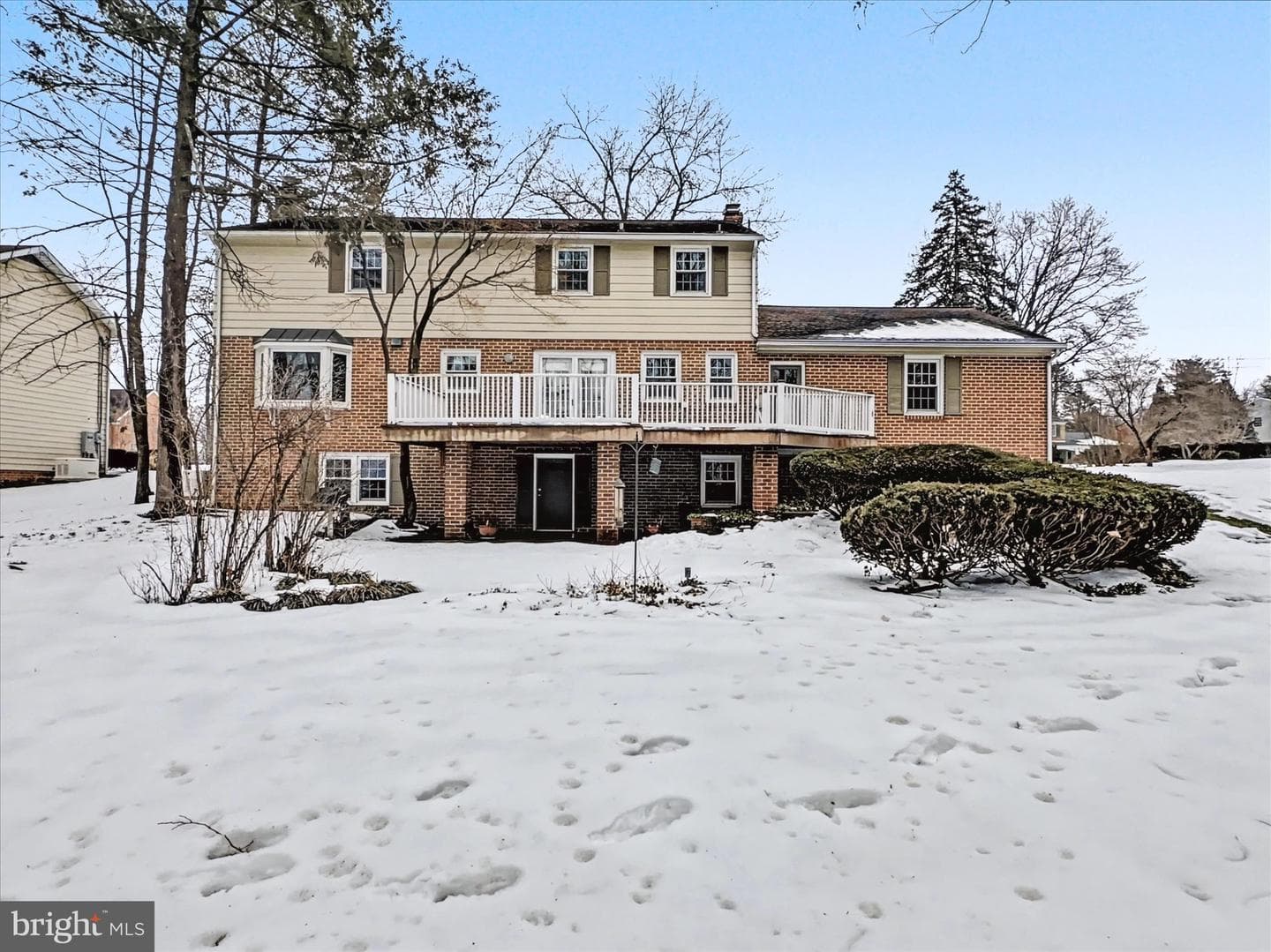540 Gatehouse Lane W photo 2
