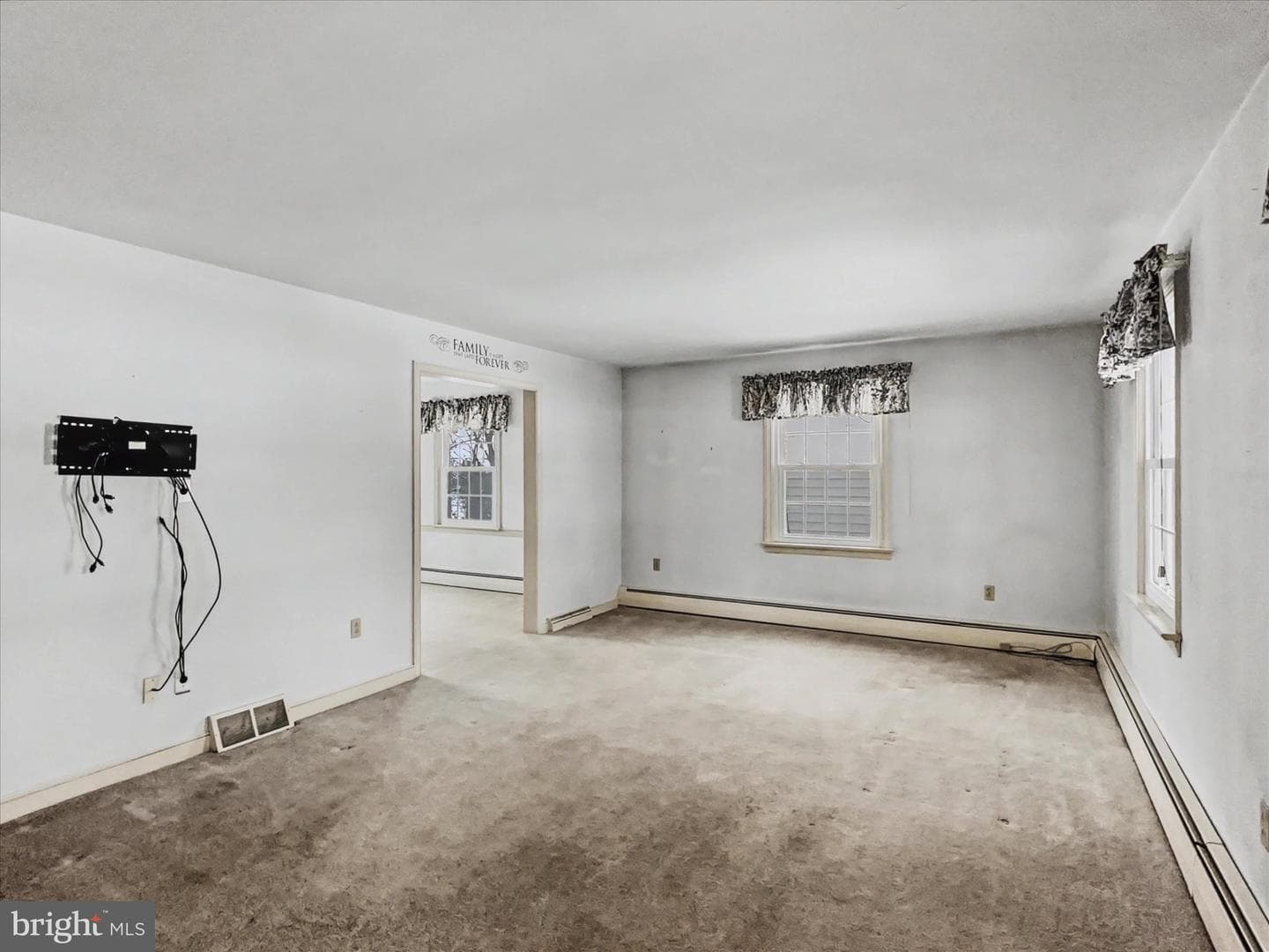 540 Gatehouse Lane W photo 4