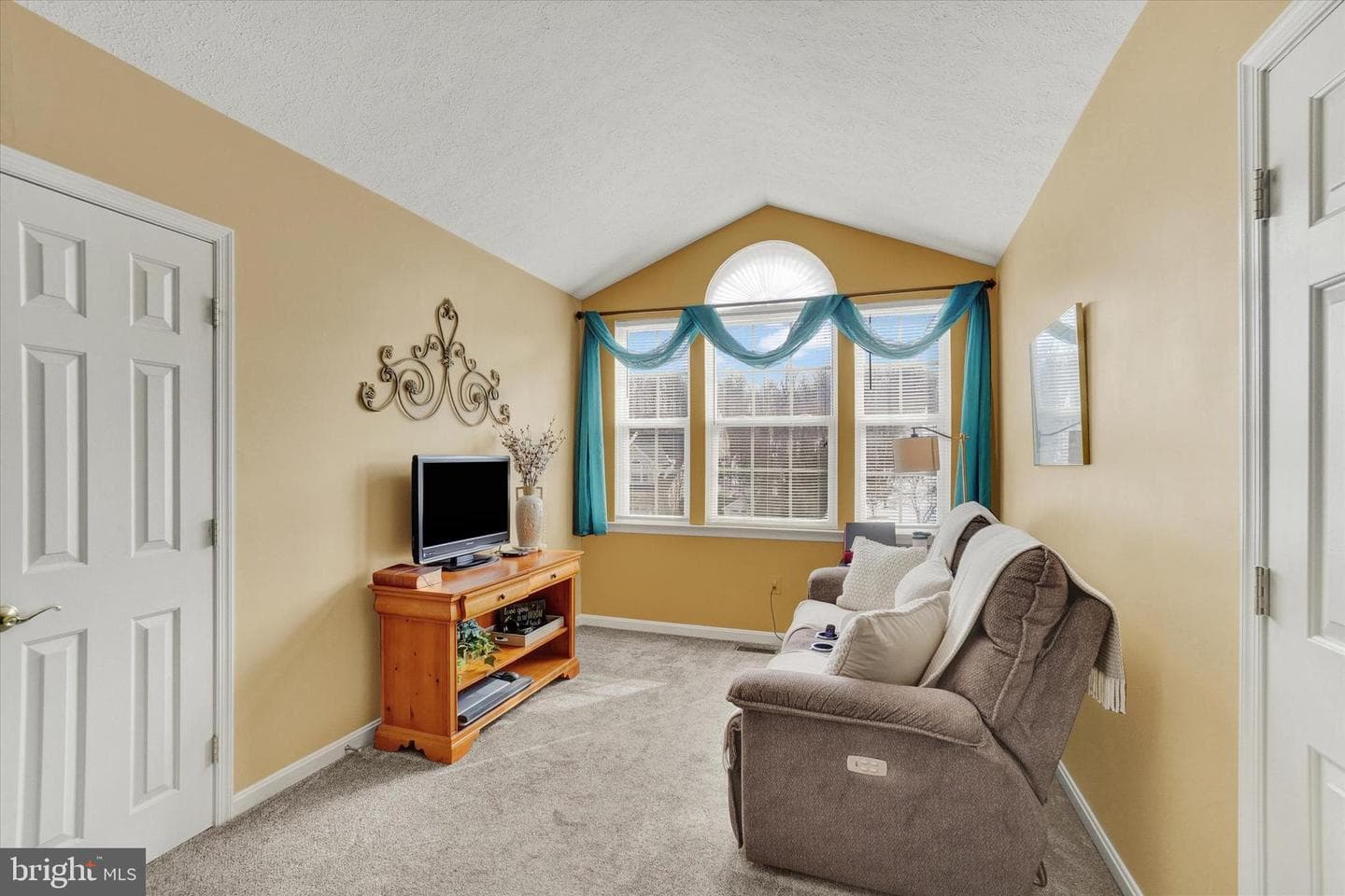 675 Clydesdale Drive photo 34