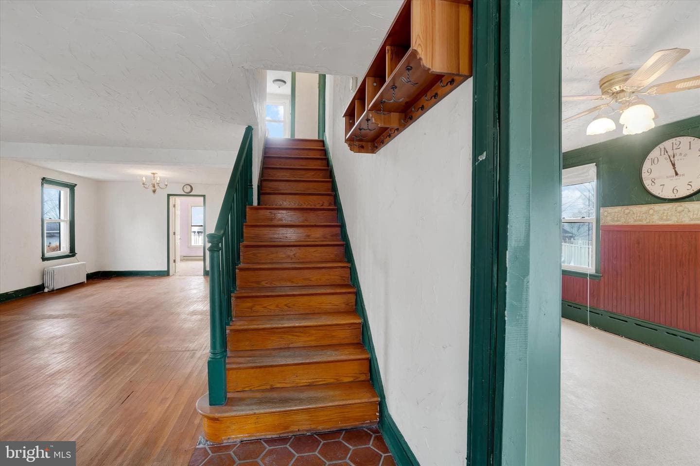 872 Grandview Road photo 3