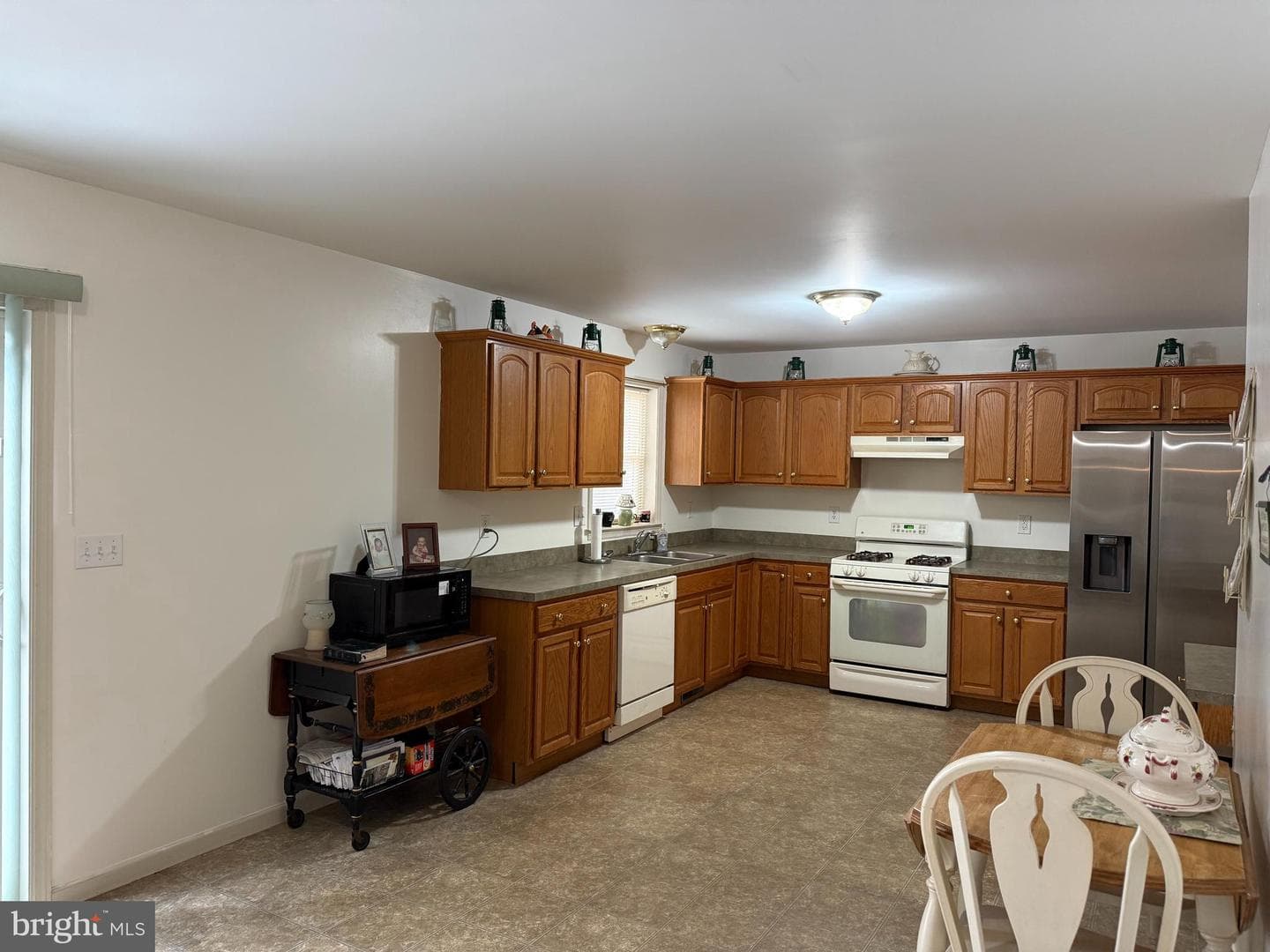 140 Thomas Drive photo 4