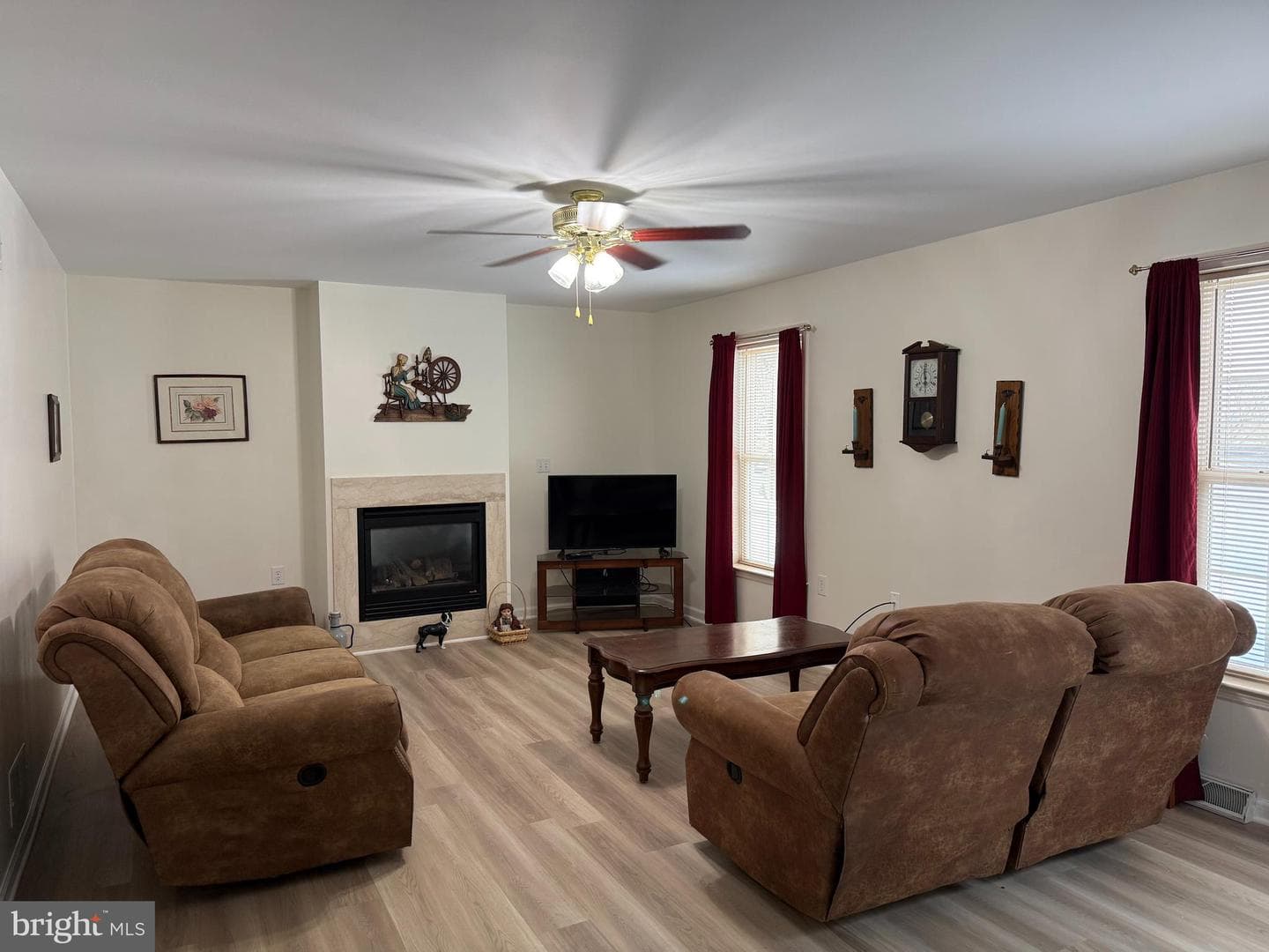 140 Thomas Drive photo 5