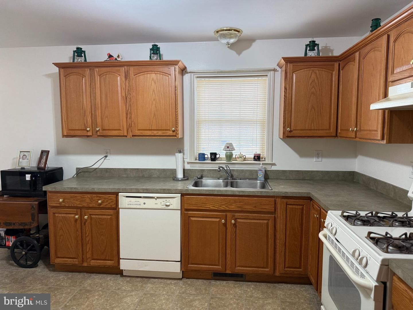 140 Thomas Drive photo 6