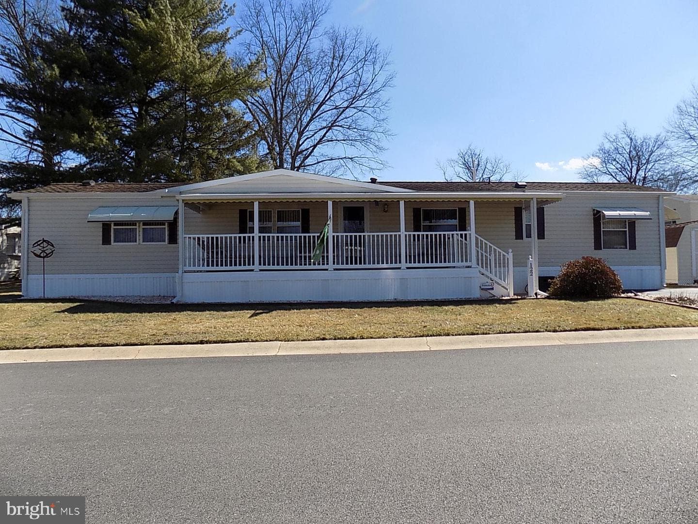 122 Seneca Avenue photo 10