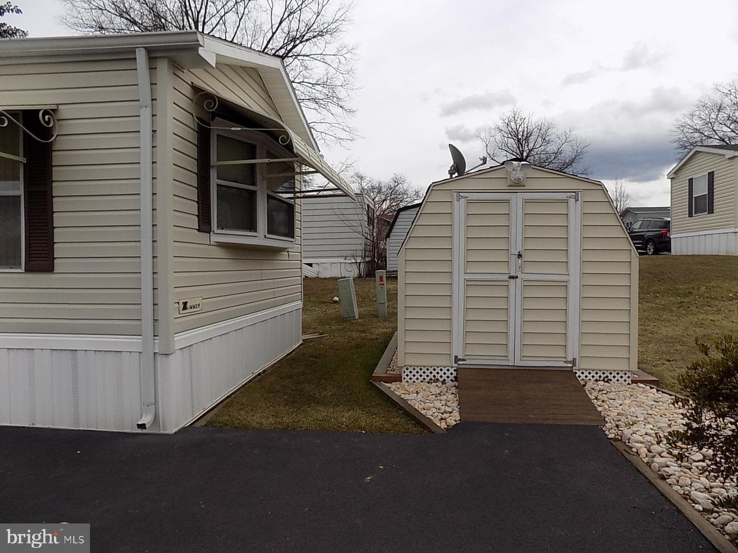 122 Seneca Avenue photo 13