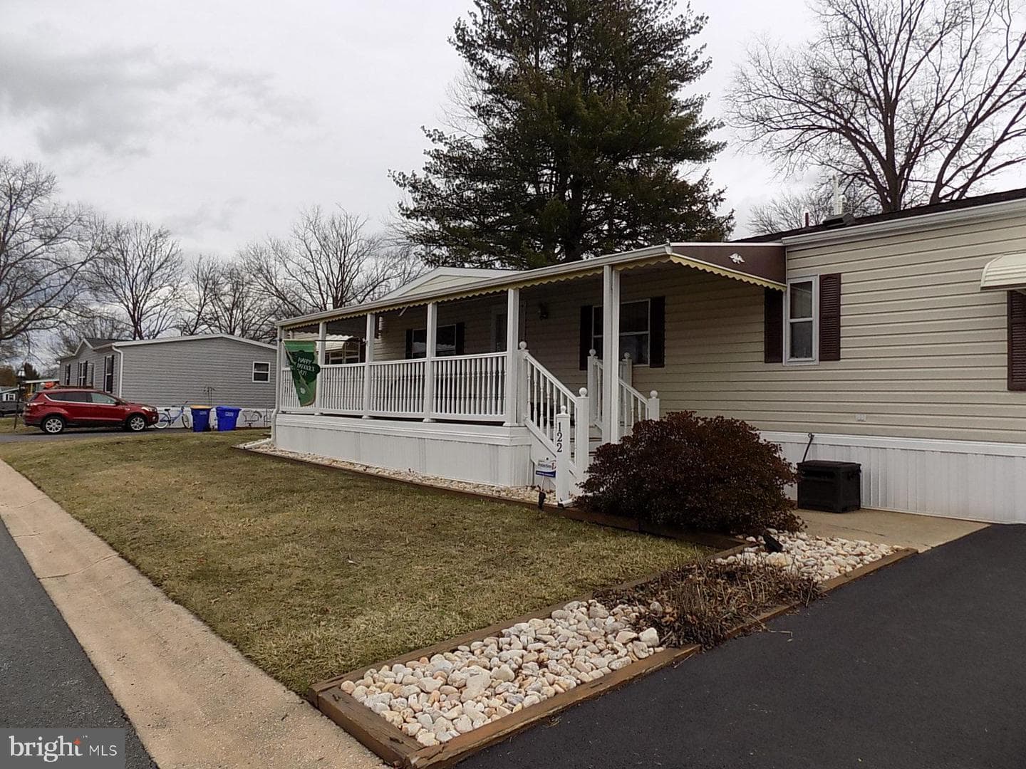 122 Seneca Avenue photo 14
