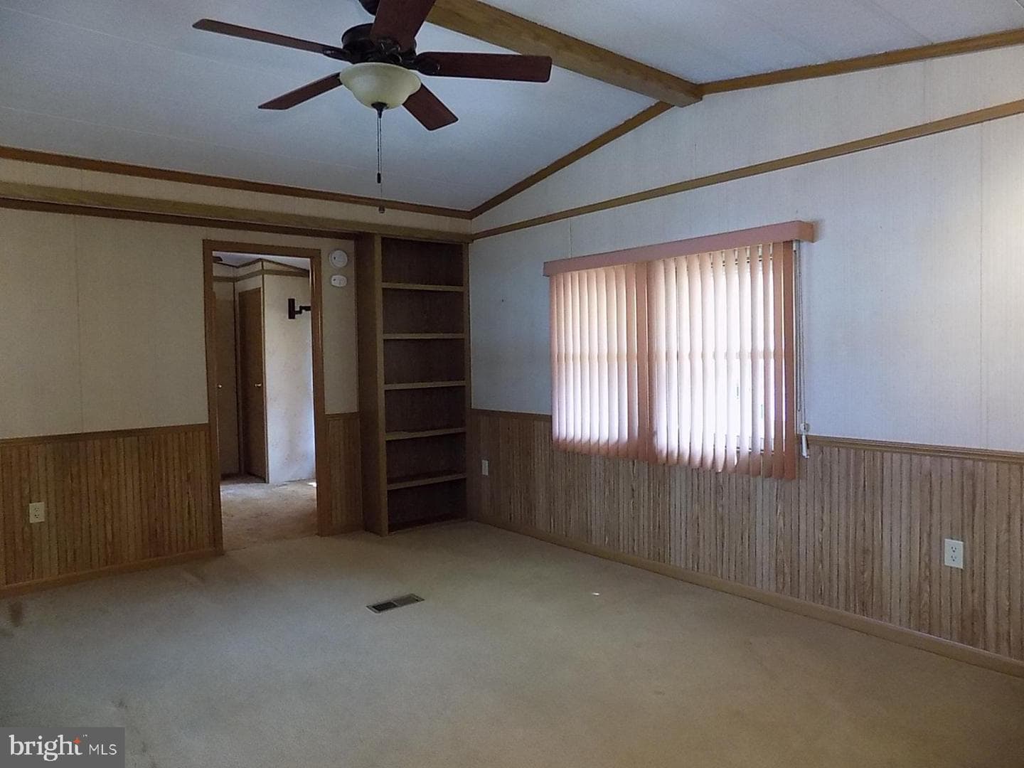 122 Seneca Avenue photo 16