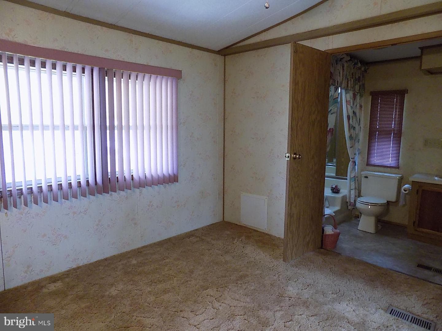 122 Seneca Avenue photo 20