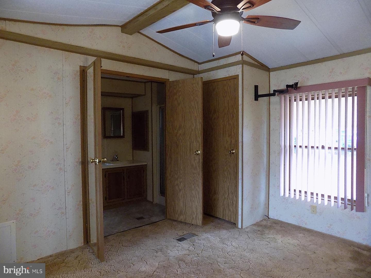 122 Seneca Avenue photo 21