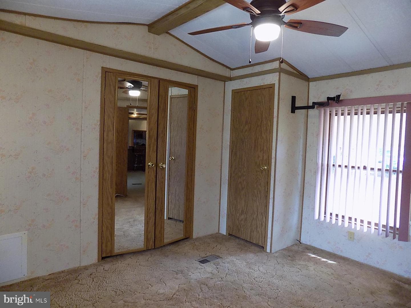 122 Seneca Avenue photo 22