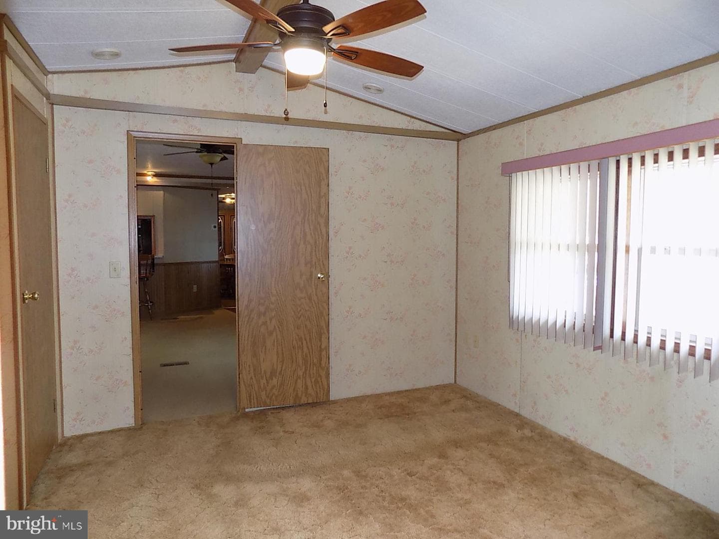 122 Seneca Avenue photo 23