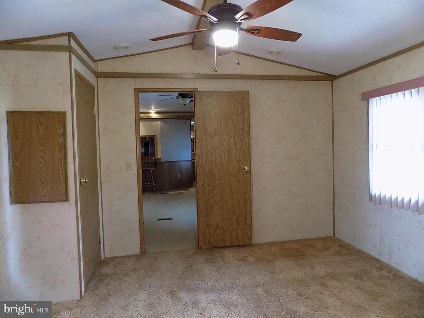 122 Seneca Avenue photo 24