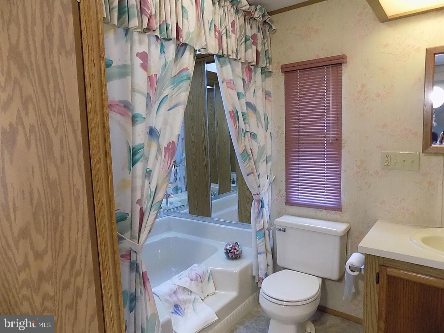 122 Seneca Avenue photo 25