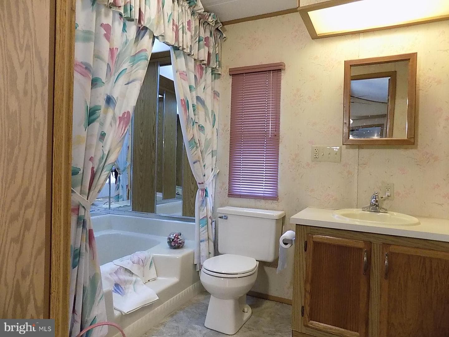 122 Seneca Avenue photo 26