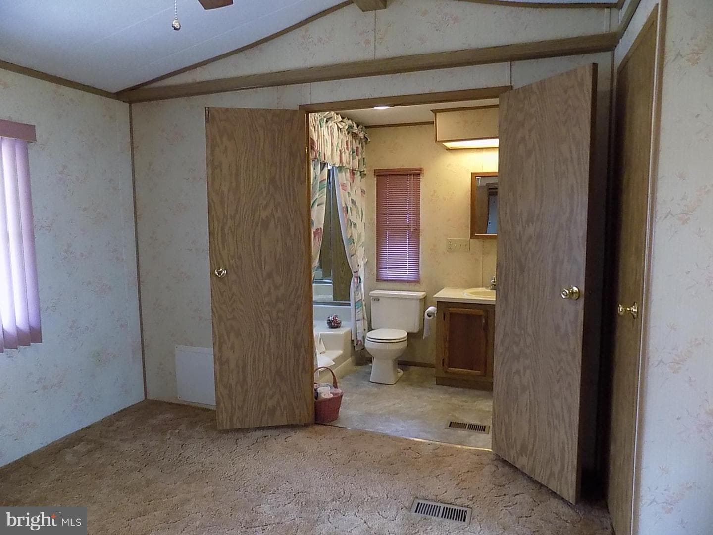 122 Seneca Avenue photo 30