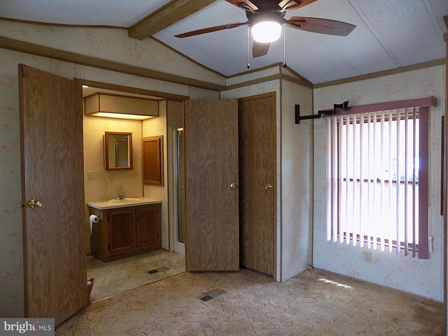 122 Seneca Avenue photo 31