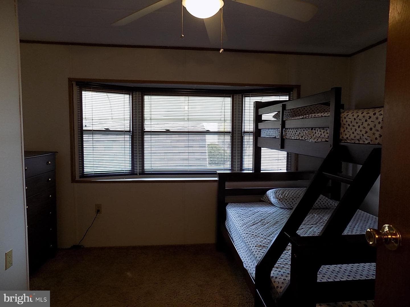122 Seneca Avenue photo 34